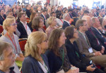 <br />Voller Saal bei der Eröffnung von „Besser Bauen!“ in der Heidelberger Stadthalle. Im Oktober 2019 lädt das Passivhaus Institut nach China ein. ©  PHI