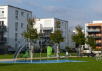   Mit Blick auf den gesamten Lebenszyklus sind hoch energieeffiziente Gebäude kostengünstiger als weniger effiziente Gebäude. Im Bild zu sehen: Europas größtes Passivhaus-Quartier, die Bahnstadt Heidelberg. © Passivhaus Institut
