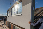 Serielle Sanierung von 194 Reihenhäusern in der Provinz Zeeland, Niederlande, mit vorgefertigten Elementen. Das spart Bauzeit und Baukosten.  © Bouwbedrijf Joziasse